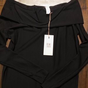 Demi Lovato Athletic wear Off the shoulder top❤️